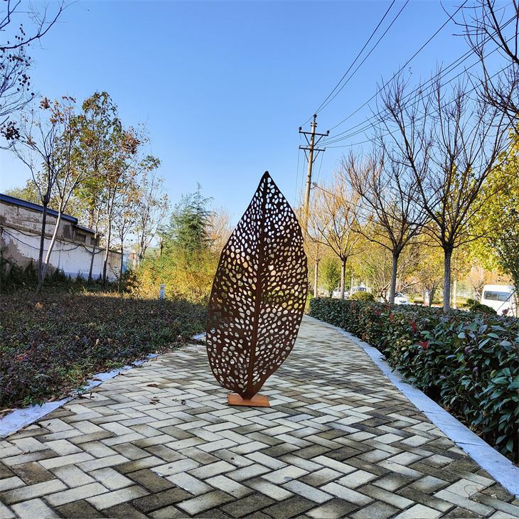 Barglar haykali Ochiq dekorativ metall haykal